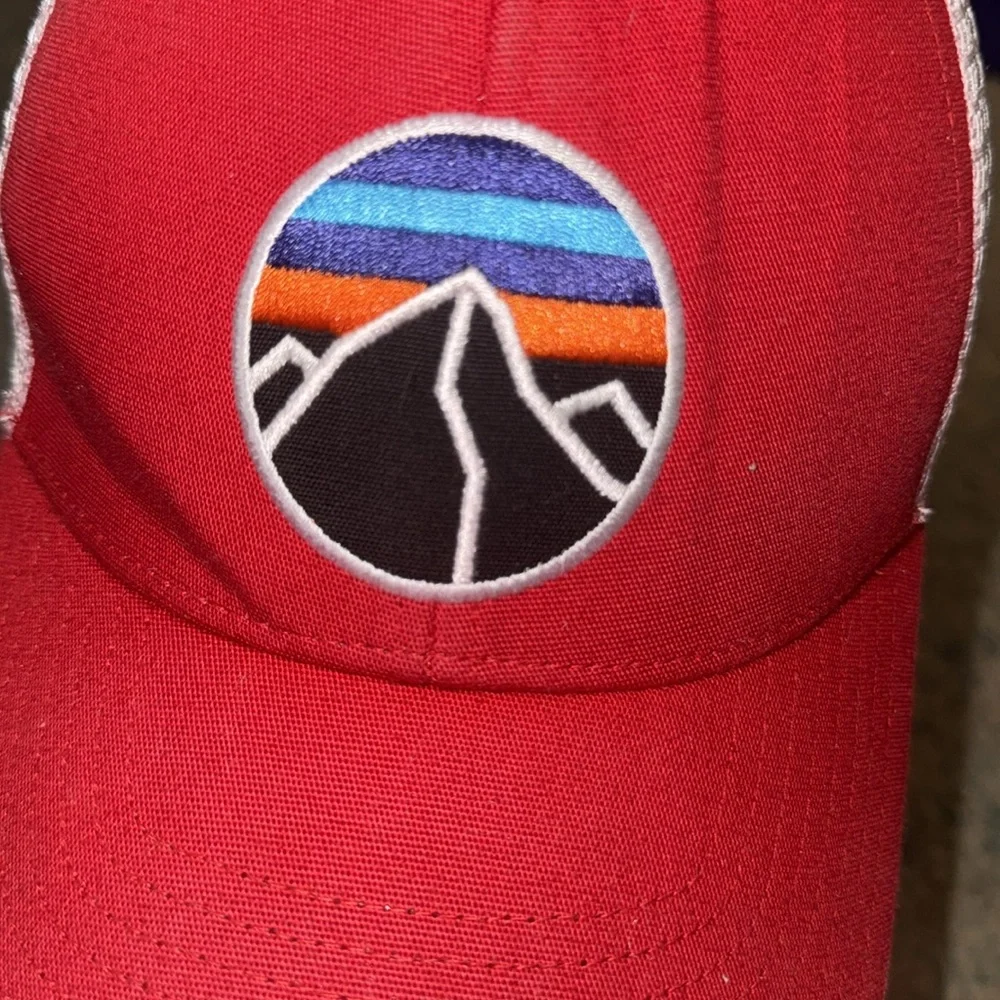 Patagonia Fitz Roy Mountain Sunset Low Profile Trucker Hat red C - Picture 2 of 4